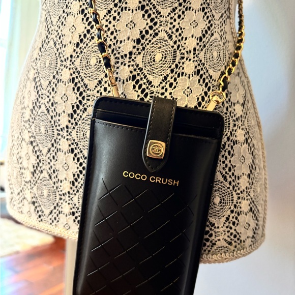 Chanel gwp Crossbody phone case with credit card holder - Picture 2 of 8